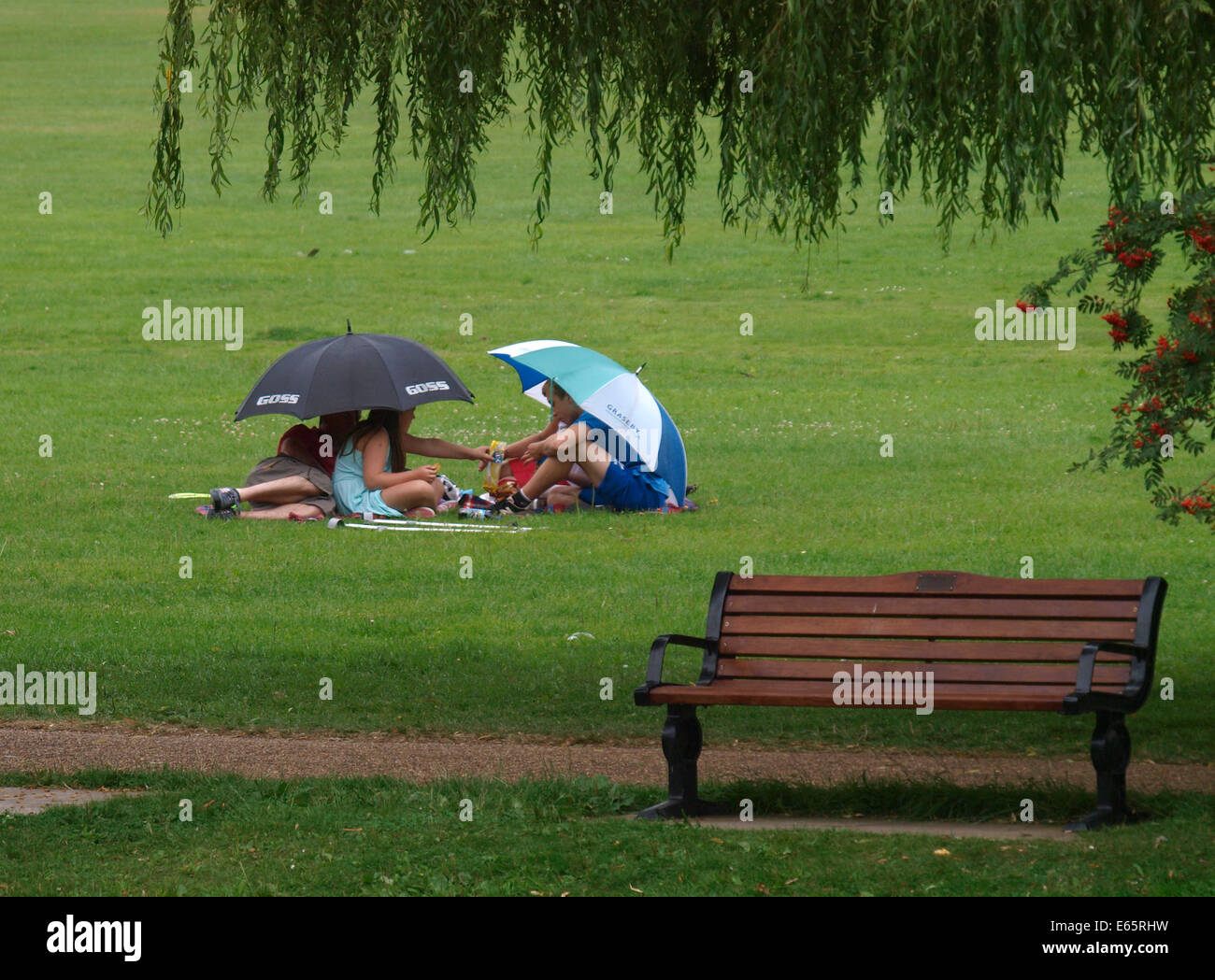 Picknick im Regen, Stratford-upon-Avon, Vereinigtes Königreich Stockfoto