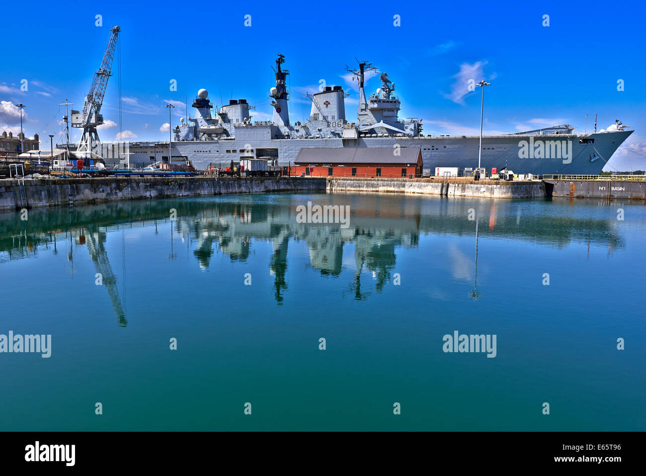 Ihre Majestät Naval Base (Oberkommandos) Portsmouth ist einer der drei operativen Basen im Vereinigten Königreich für die britische Royal Navy Stockfoto