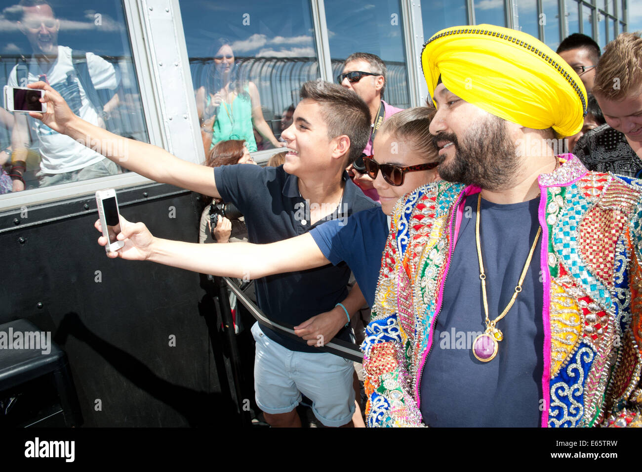 Manhattan, New York, USA. 15. August 2014. Das Empire State Building beherbergt die Föderation der indischen Vereinigungen Indien Day Celebration, einschließlich DALER MEHNDI, Freitag, 15. August 2014. Bildnachweis: Bryan Smith/ZUMA Draht/Alamy Live-Nachrichten Stockfoto