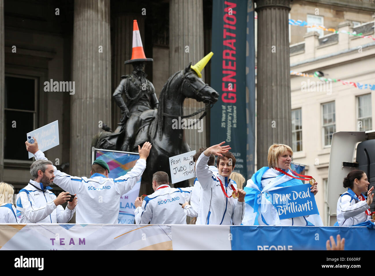 Glasgow, Schottland, Großbritannien, Freitag, 15. August, 2014. Team Schottland Athleten, die an einer Parade in die Innenstadt teilnehmen, um der Öffentlichkeit für ihre Unterstützung während der Glasgow Commonwealth Games 2014 zu danken Stockfoto