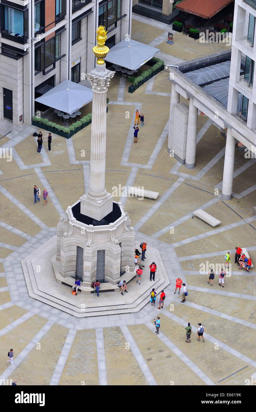 Blick auf den Pamernoster Square, von der Stone Gallery in St. Paul's Cathedral, London, England, Großbritannien. Stockfoto