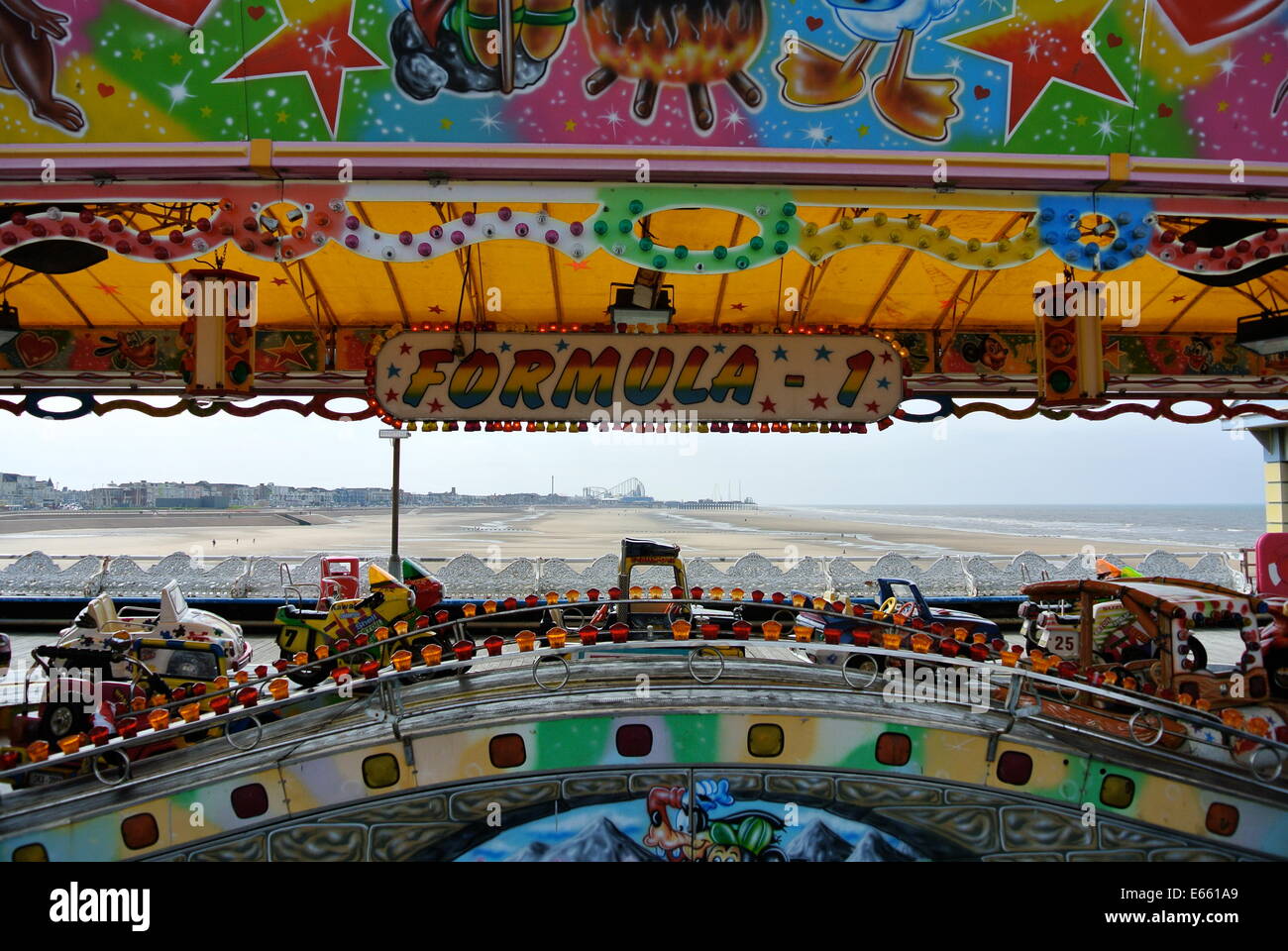 Blackpool Pier, Kirmes Fahrgeschäfte, Blackpool Strand Stockfoto
