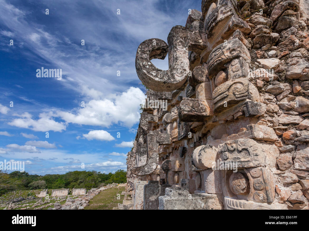 Die hakenförmige Schnauze des Chaac, dem Regengott auf den Tempel von Masken, Kabah, Yucatan, Mexiko. Stockfoto