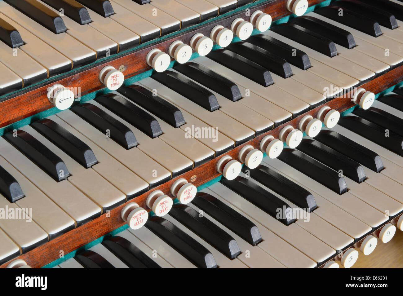 Die Tastatur der Pfeifenorgel Konsole in der Whitworth-Halle an der Universität Manchester. Stockfoto