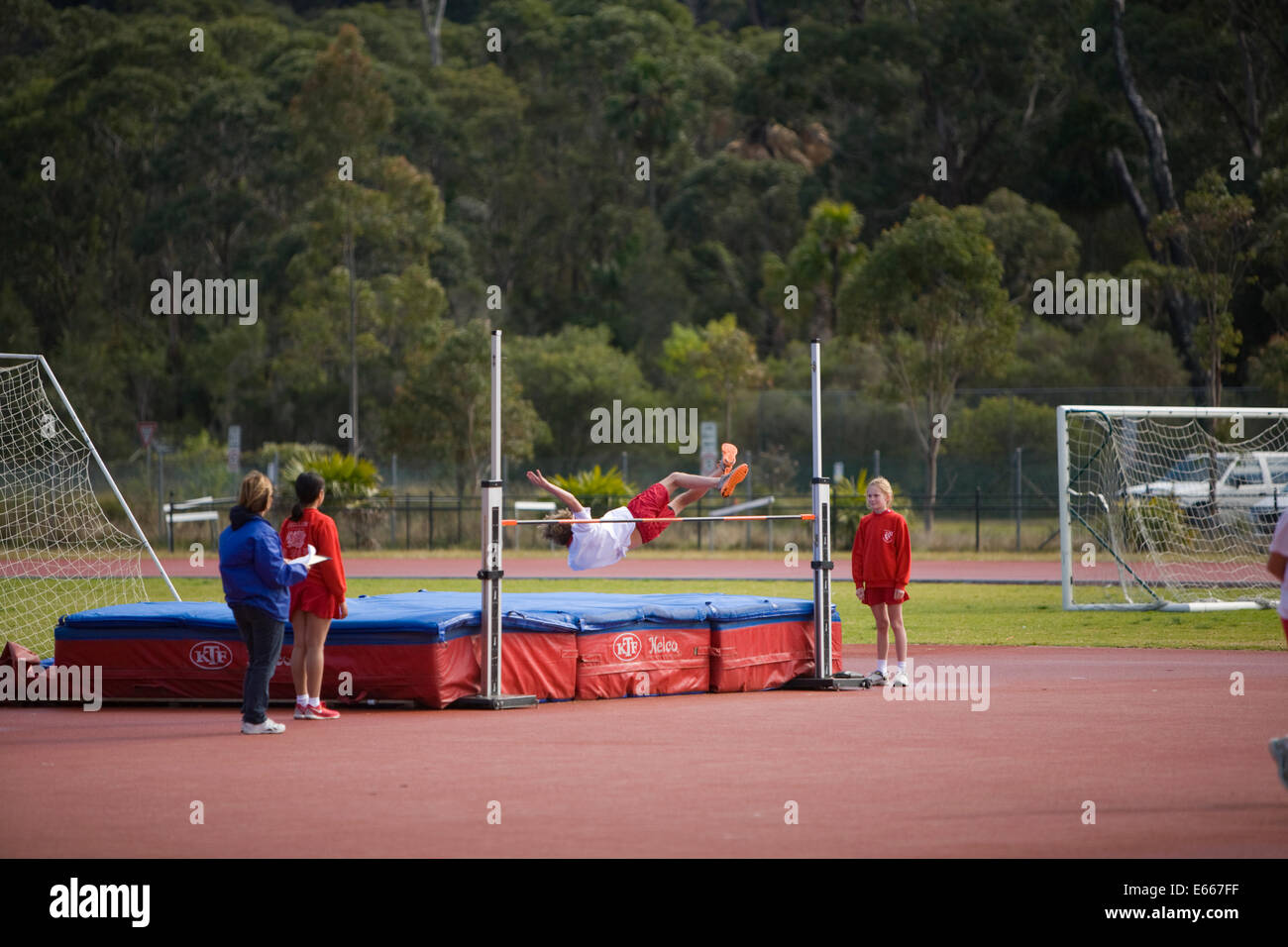 australische Sydney Grundschule Leichtathletik Hochsprung Veranstaltungstagen, Sydney, Australien Stockfoto