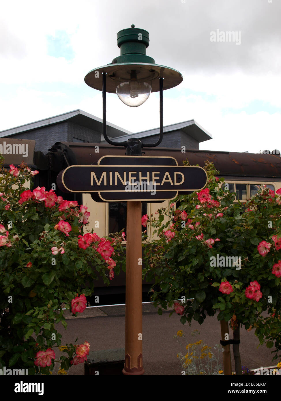 Licht und Zeichen auf Plattform Haltestelle Minehead, Somerset, Großbritannien Stockfoto