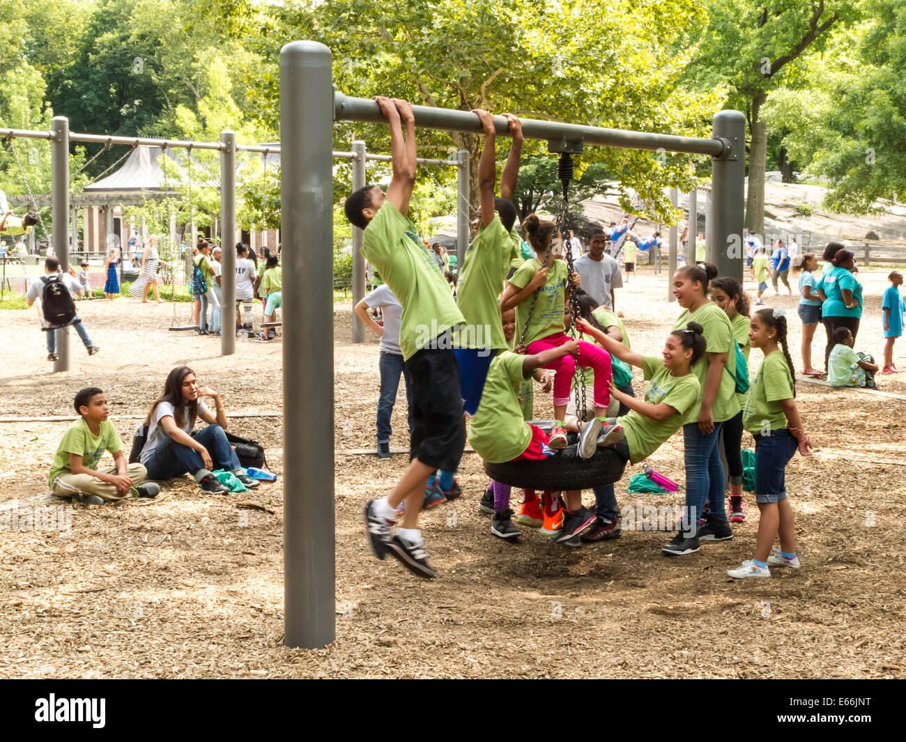 Spielende Kinder, Heckscher Spielplatz, Central Park, New York Stockfoto