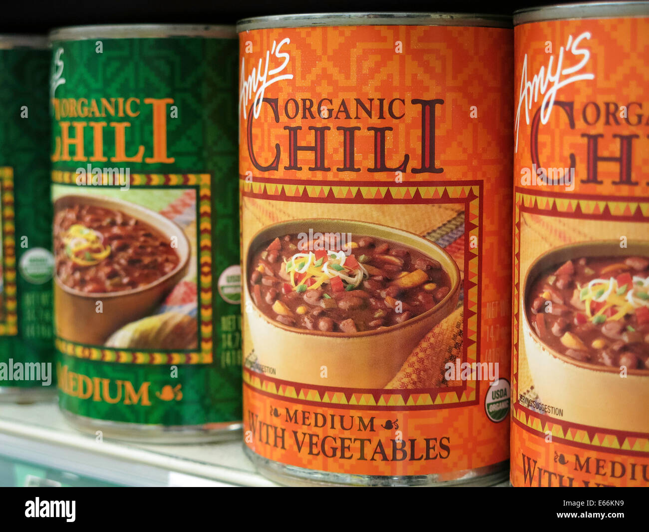 Dosen Bio Chili, Smiths Lebensmittel und Drogerie in Great Falls, Montana, USA Stockfoto