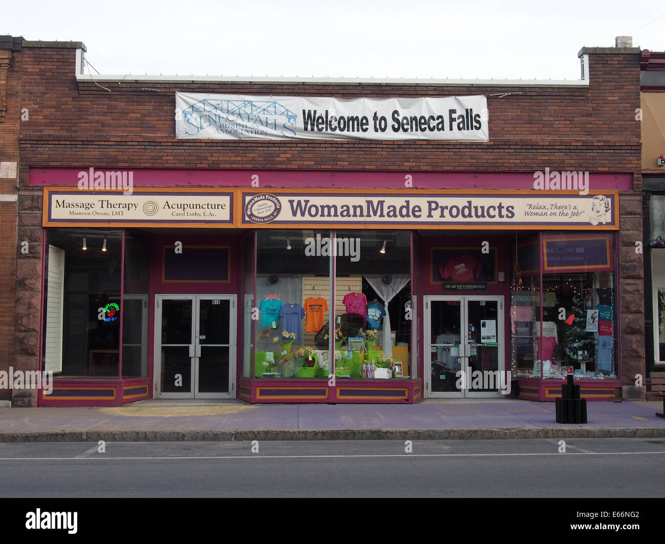 WomanMade Produkte-Souvenir-Shop in Seneca Falls, New York, USA, 15. Juni 2014, © Katharine Andriotis Stockfoto