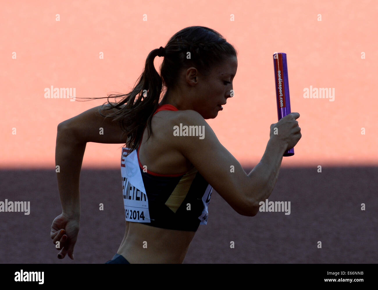 Ruth Sophia Spelmeyer Deutschland konkurriert die Frauen 4 x 400 Relais Qualifying bei den Europäischen Leichtathletik Weltmeisterschaften 2014 im Letzigrund Stadion in Zürich, Schweiz, 16. August 2014 (Re beschnittene Version). Foto: Bernd Thissen/dpa Stockfoto