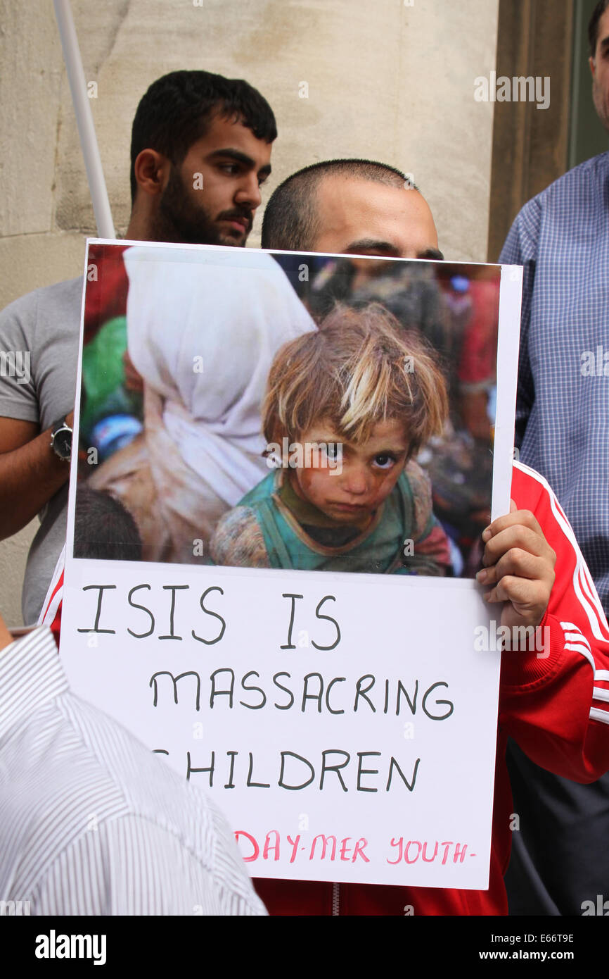 London, UK 16. August 2014. Hunderte von Demonstranten gingen auf die Straße von London auf eine Anti-ISIS-Demo, die vor dem BBC Sitz begonnen und marschieren an der amerikanischen Botschaft. Die Demo wurde von dem kurdischen Volk Montage UK fordert dringende Maßnahmen gegen Angriffe des islamischen Staates im Irak und in Syrien (ISIS) organisiert. Bildnachweis: David Mbiyu / Alamy Live News Stockfoto