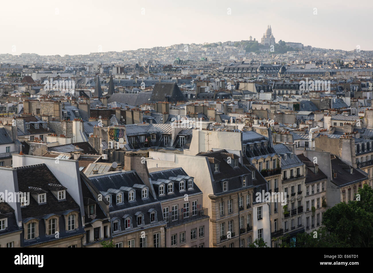 Panoramablick auf die Pariser Stadthäuser, Frankreich Stockfoto