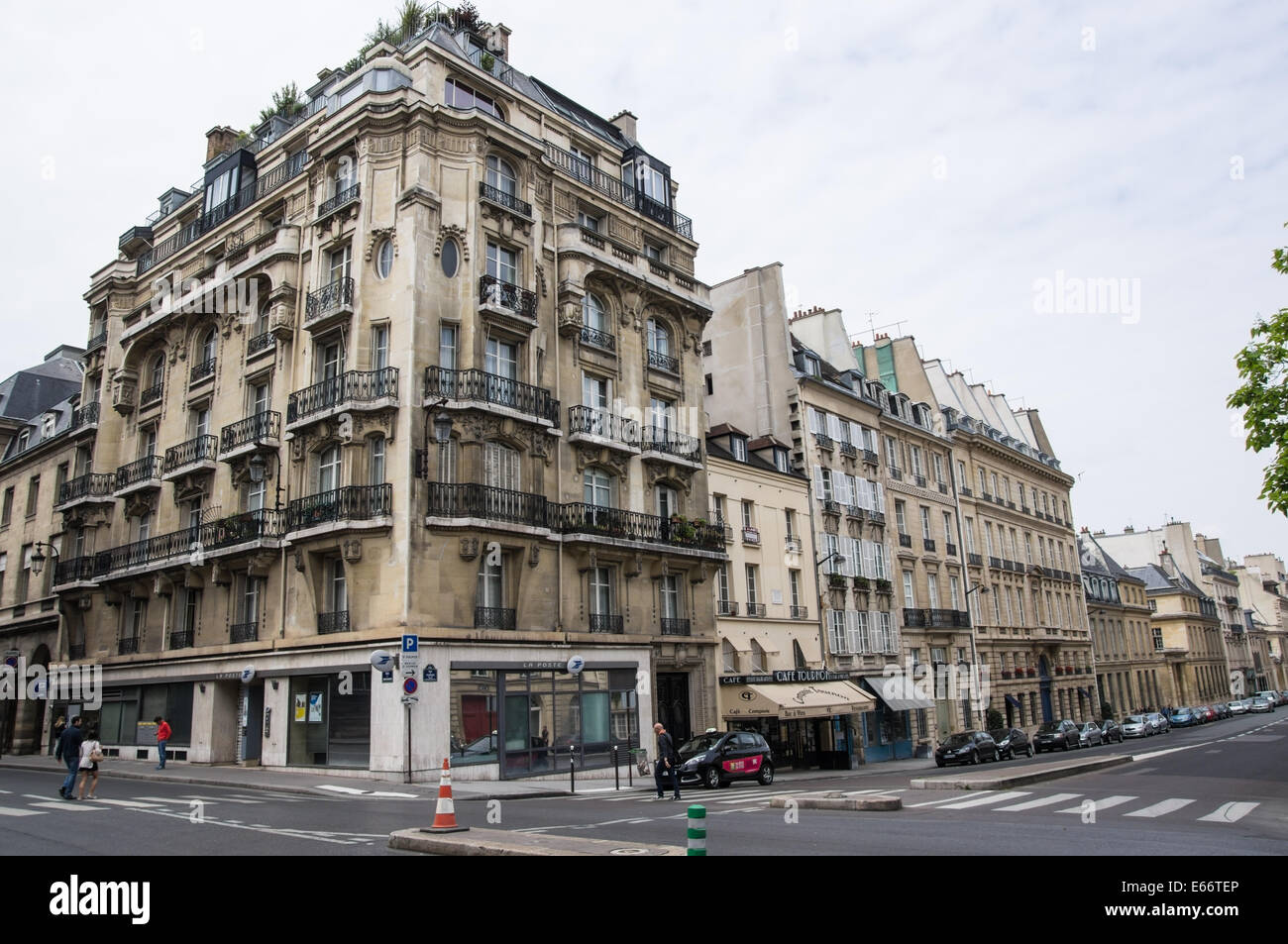 Historische Wohngebäude in Paris, Frankreich Stockfoto
