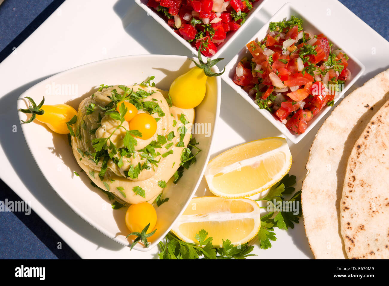 Hummus, eines der traditionellen arabischen Gerichte Stockfoto