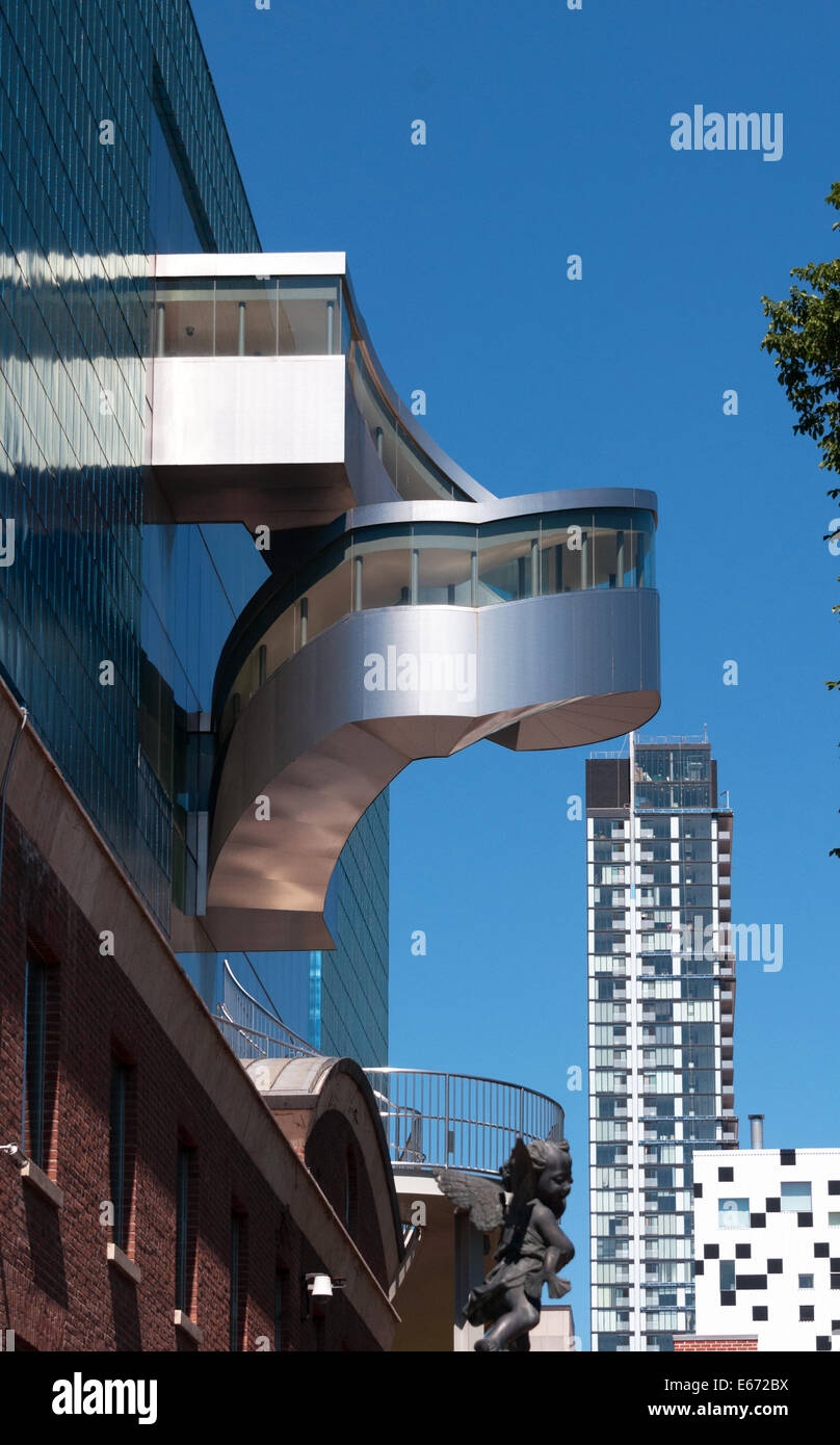 Toronto: Art Gallery of Ontario, Titan und Glas Südflügel mit Blick auf die Grange und Grange Park Stockfoto