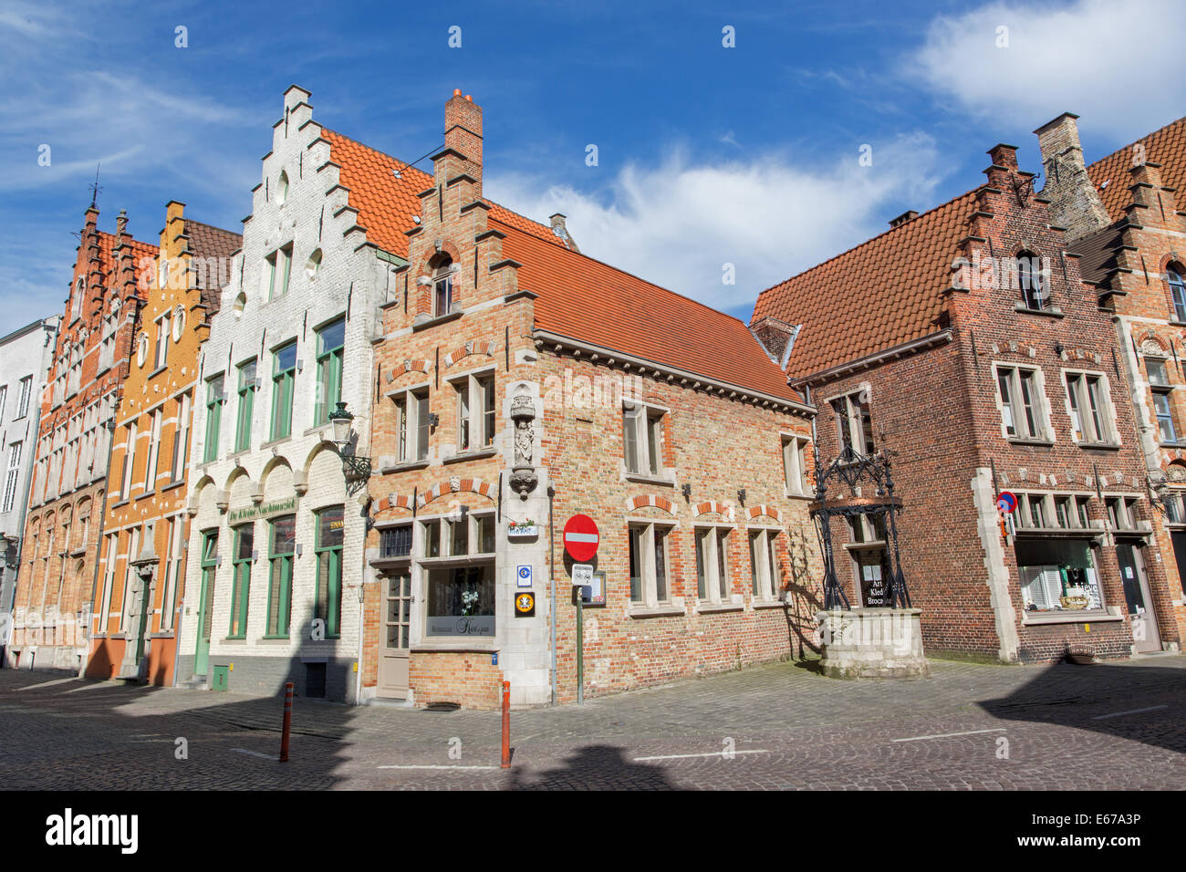 Brügge, Belgien - 13. Juni 2014: In der Regel Ziegelhaus von st. Jacobstraat Straße. Stockfoto