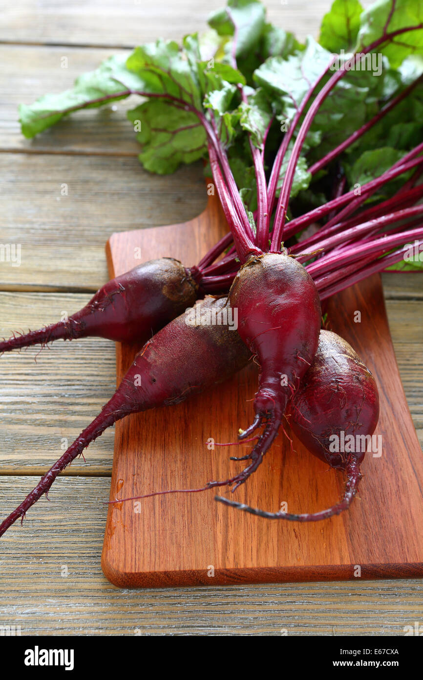 Frische rote Beete Wurzeln, Essen Nahaufnahme Stockfoto