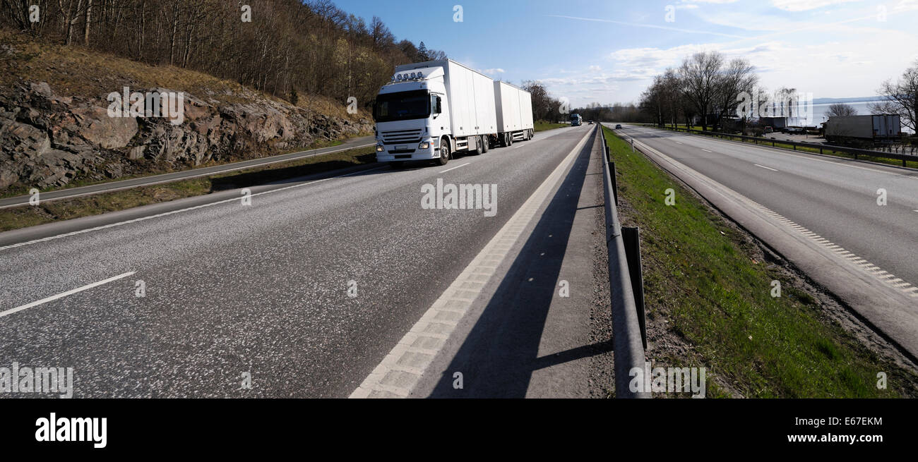 LKW-Transport auf einem malerischen highway Stockfoto