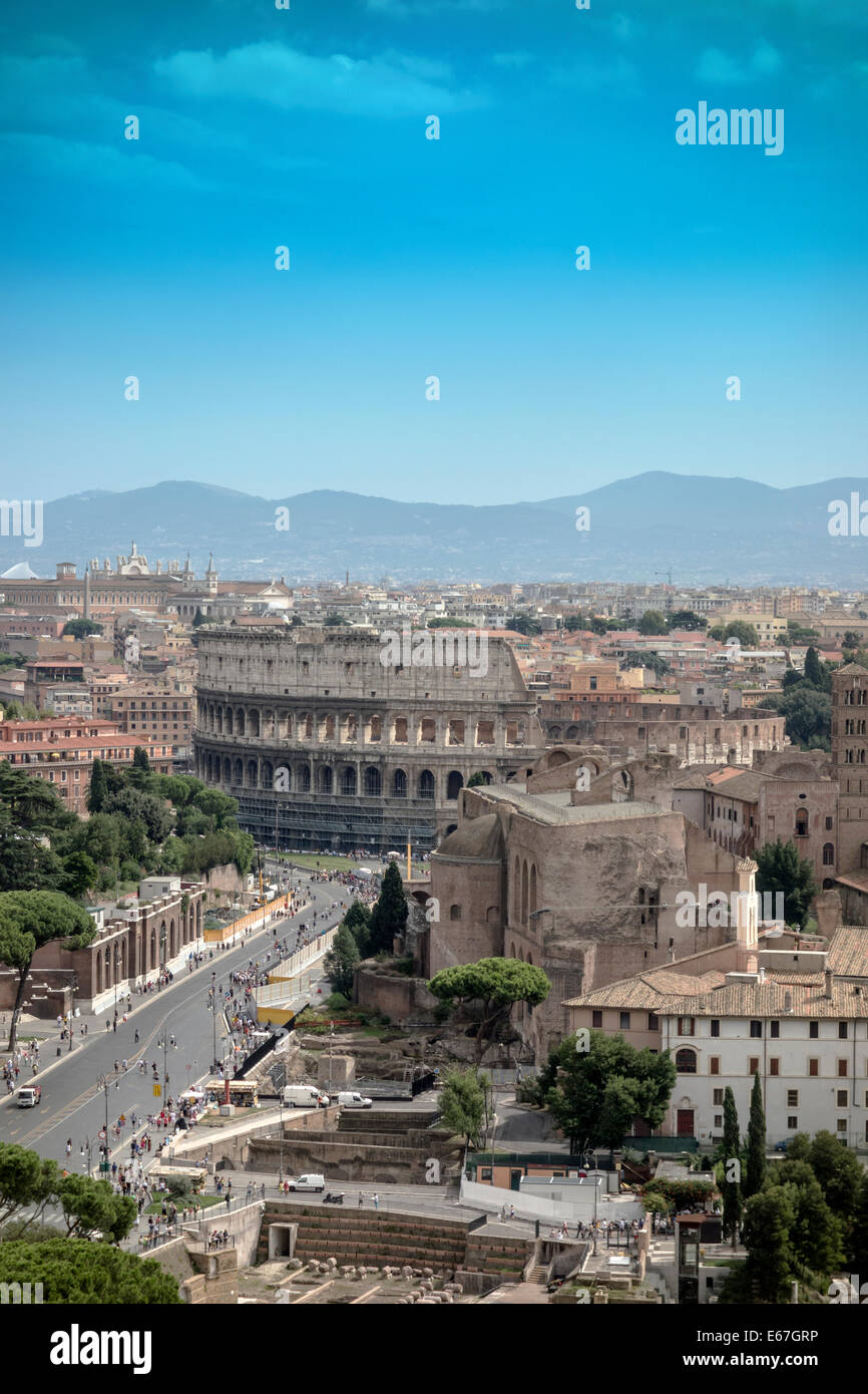 Blick auf berühmte antike Kolosseum in Rom, Italien Stockfoto