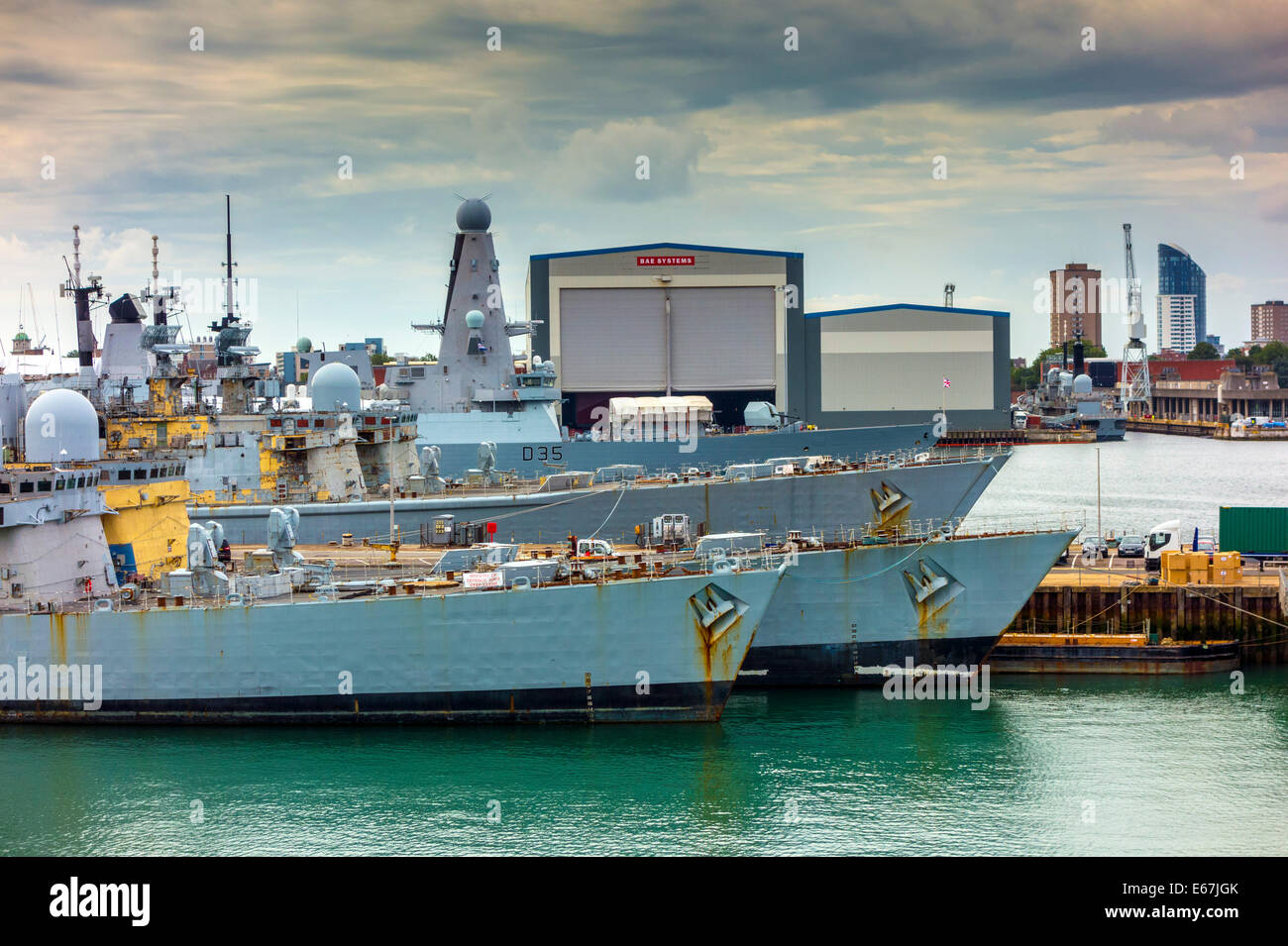Portsmouth-Docks und Hafen und königliche Marine Kriegsschiffe, BAE Systems Stockfoto