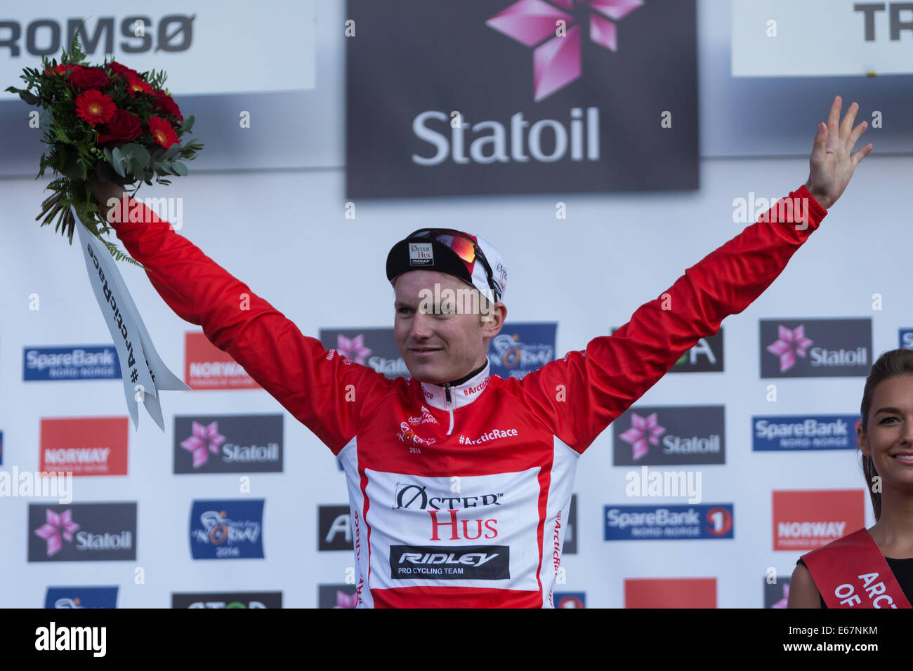 Tromsø, Norwegen. 17. August 2014. Arktis Race von Norwegen 2014, Tag 3 August Jensen (Team Osterhus-Ridley) als Gesamt Bergwertung im arktischen Norwegen 2014 Rennen feiert. Foto: Ole Reidar Mathisen/Radarfoto/Alamy Live-Nachrichten Stockfoto