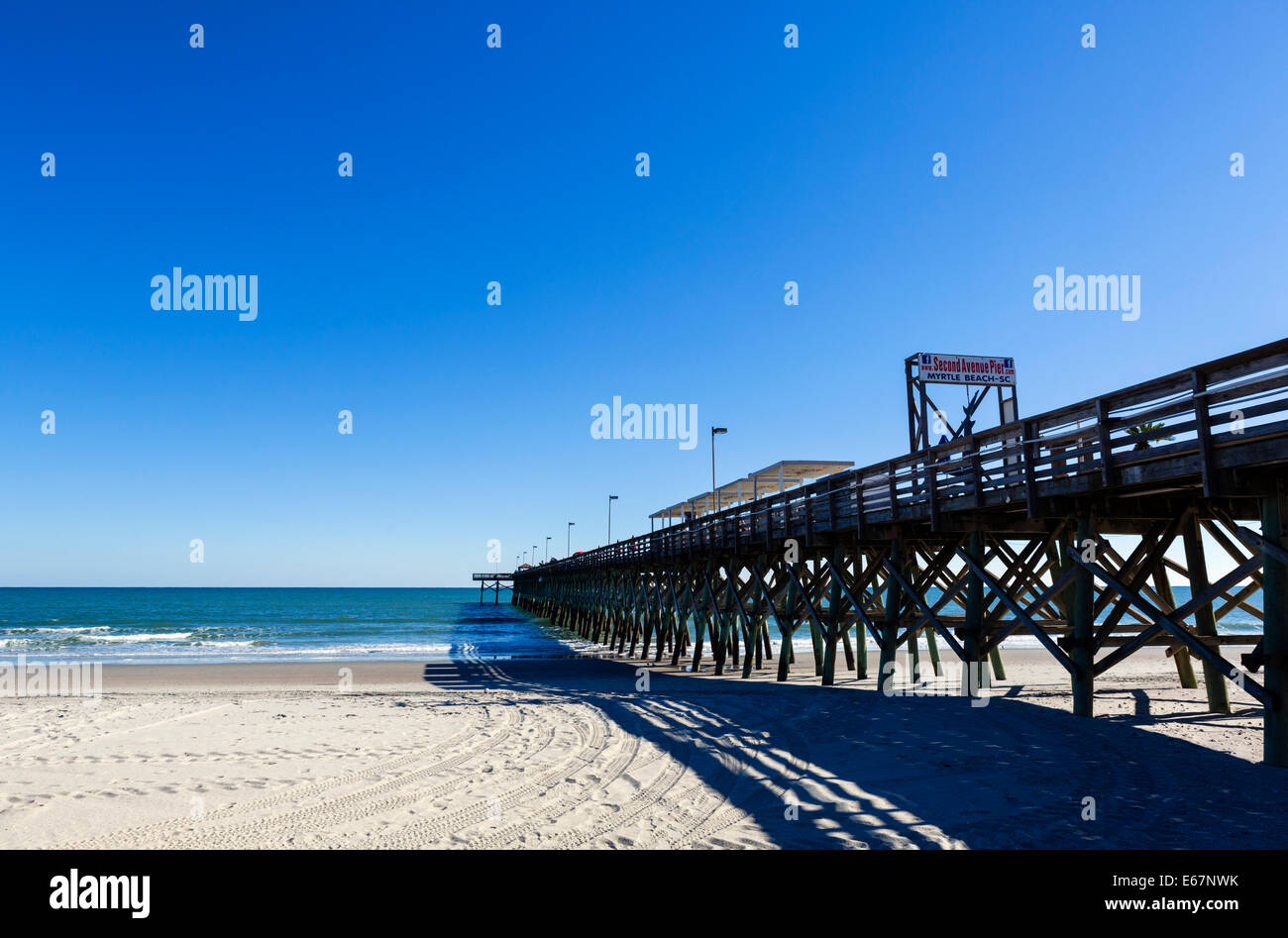 Die 2nd Avenue Pier in einer ruhigen Nebensaison Herbsttag, Myrtle Beach, South Carolina, USA Stockfoto