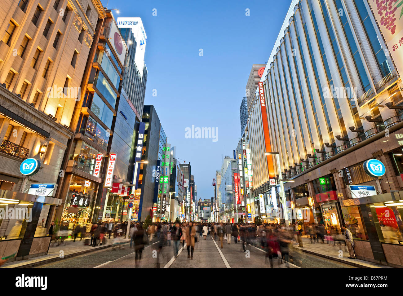 Fußgängerstraße Ginza Tokyo Crossing Stockfoto