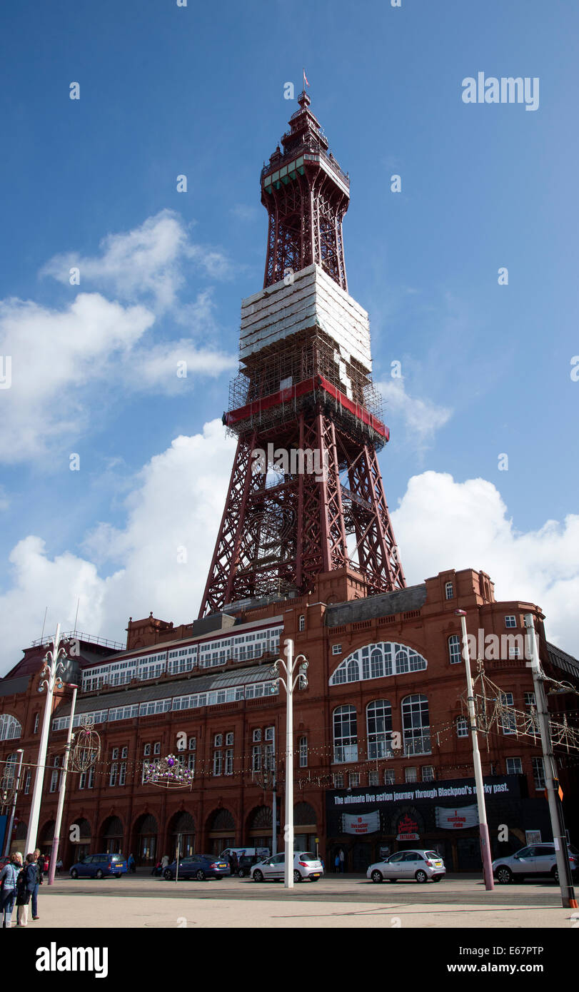 Strand von Blackpool Lancashire England UK und der berühmten Blackpool Tower Stockfoto
