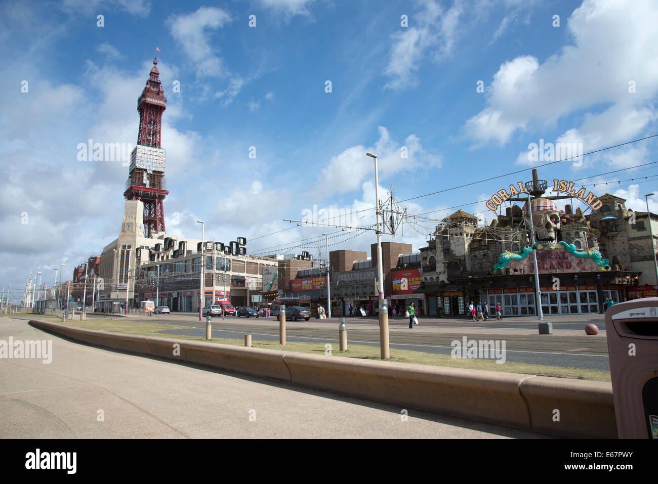 Strand von Blackpool, Lancashire UK und der berühmten Blackpool Tower Stockfoto