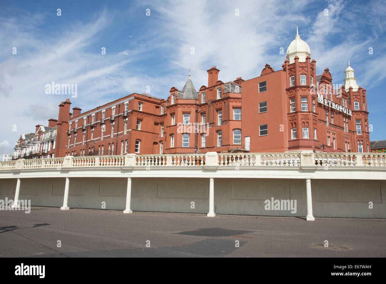 Metropole Hotel Blackpool Lancashire England Großbritannien gesehen an einem Sommertag im August 2014 und niemand in Sicht Stockfoto