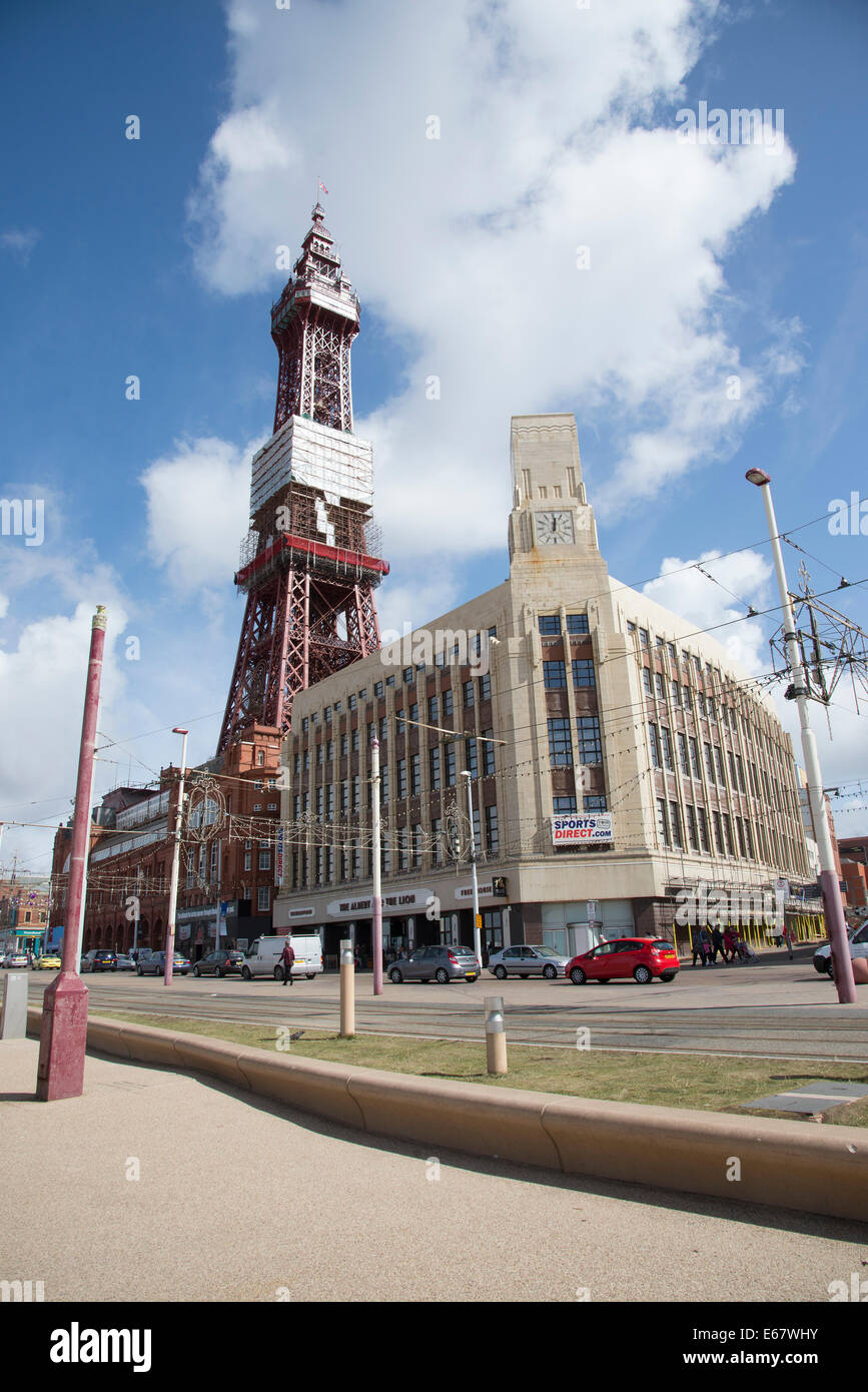 Strand von Blackpool, Lancashire UK und der berühmten Blackpool Tower Stockfoto