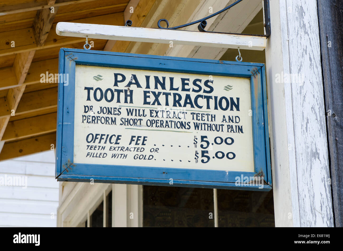 Zahnarzt dental Zeichen Büro Altgold Altstadt Barkerville, British Columbia, Kanada. Stockfoto