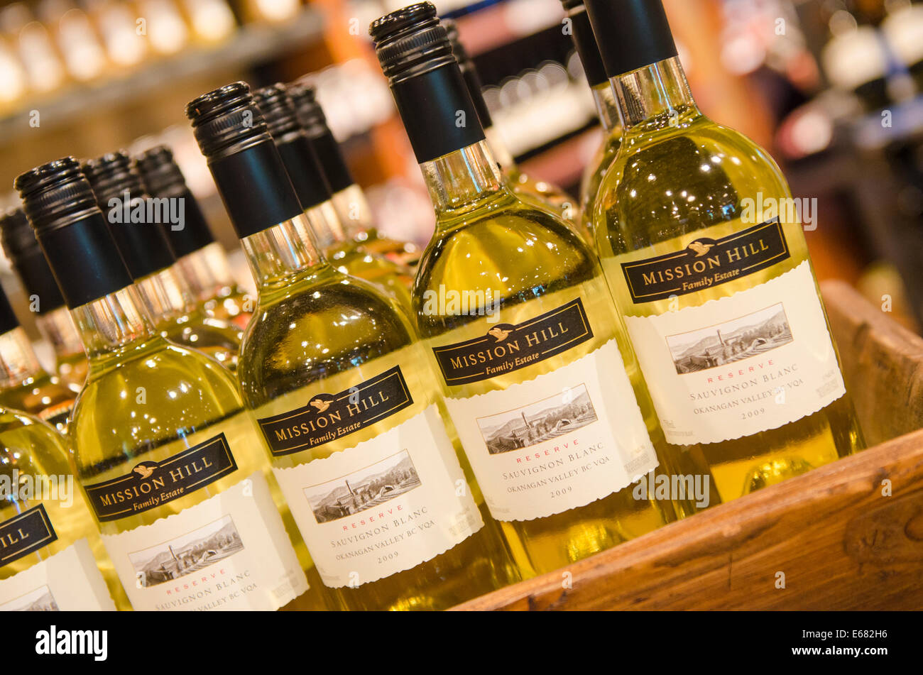 Flaschen Weißwein auf Mission Hill Family Estate Weine Okanagan Valley, Kelowna, innen Britisch-Kolumbien, BC, Kanada. Stockfoto
