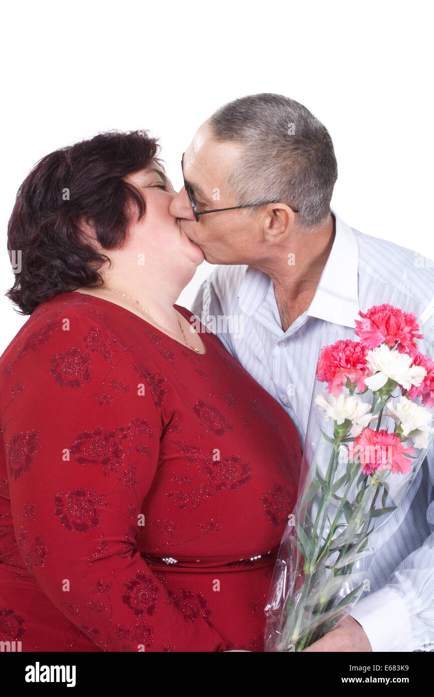 Mann und Frau mit einem Blumenstrauß isoliert auf weißem Hintergrund Stockfoto
