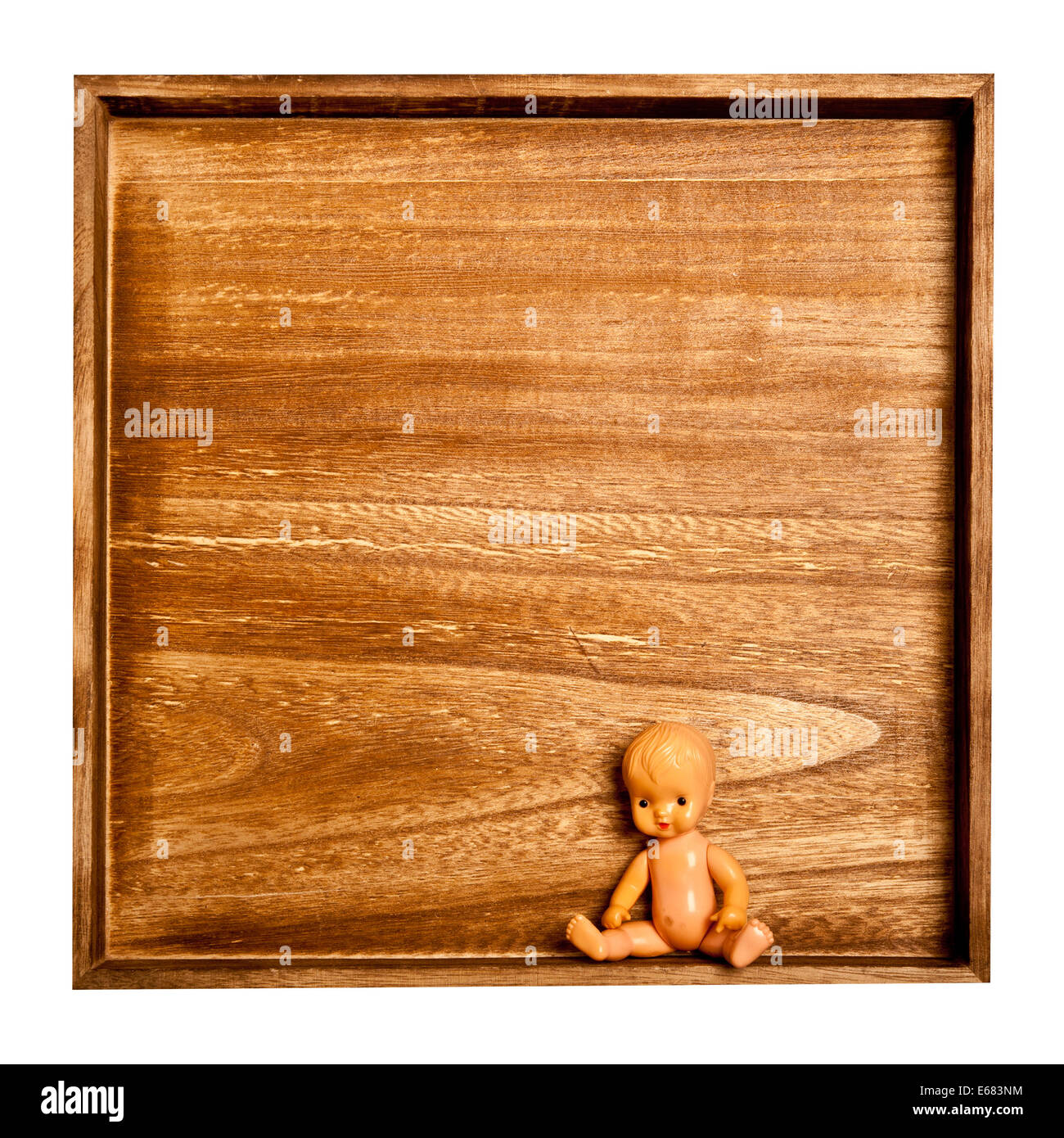 Holzkiste mit einer Baby Puppe Spielzeug Stockfoto