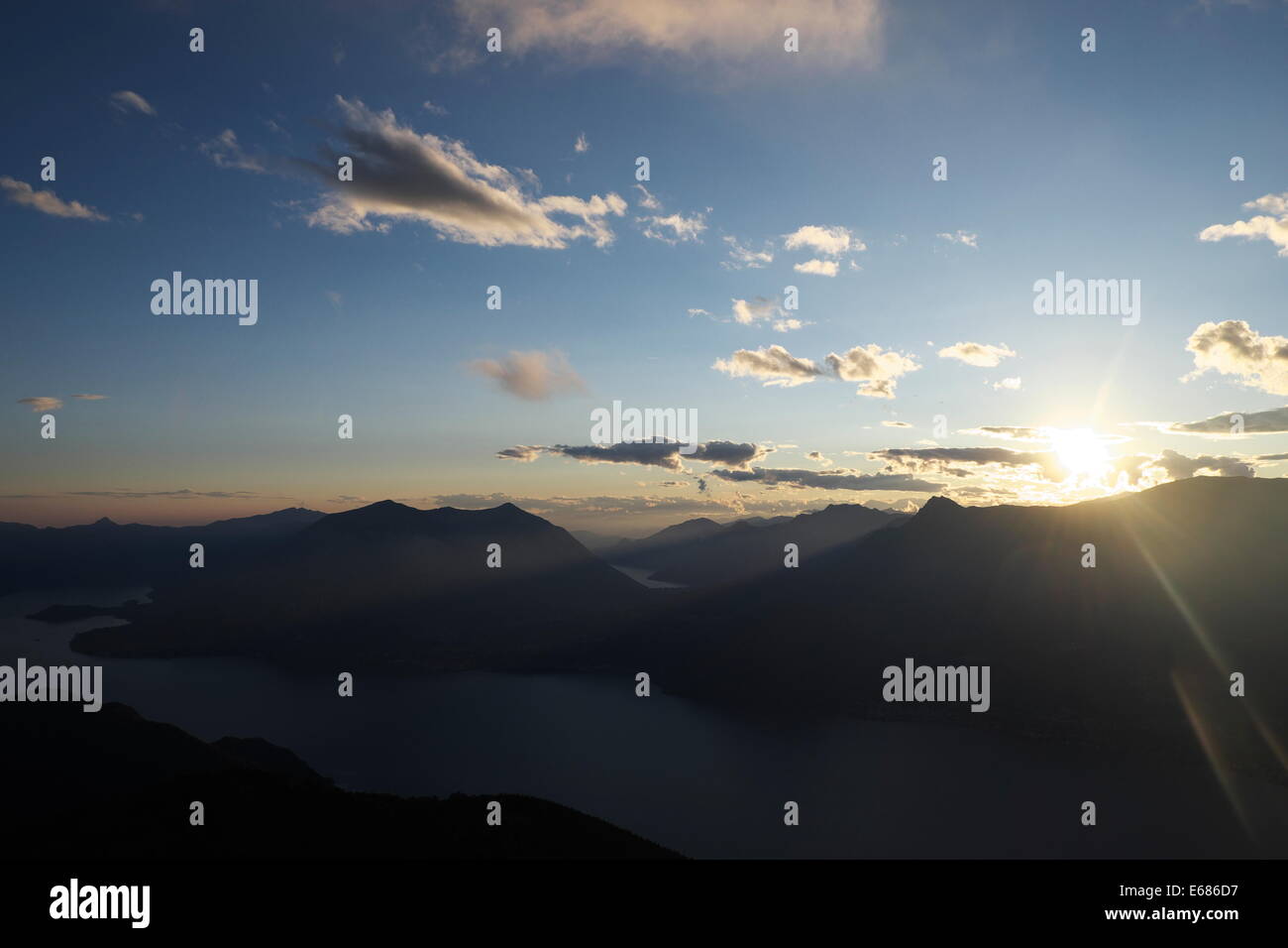 Sonnenuntergang am italienischen Alpen über Comer See, Italien Stockfoto