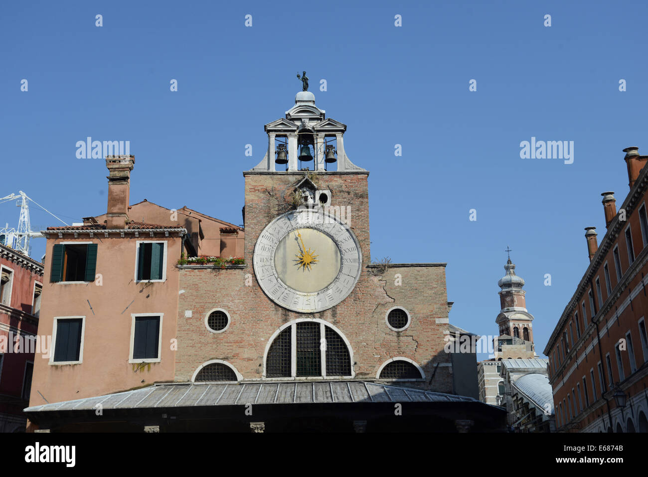 Italien Venedig San Polo Kirche San Giacomo di Rialto 15. Jahrhundert Uhr drei Glocken Stockfoto