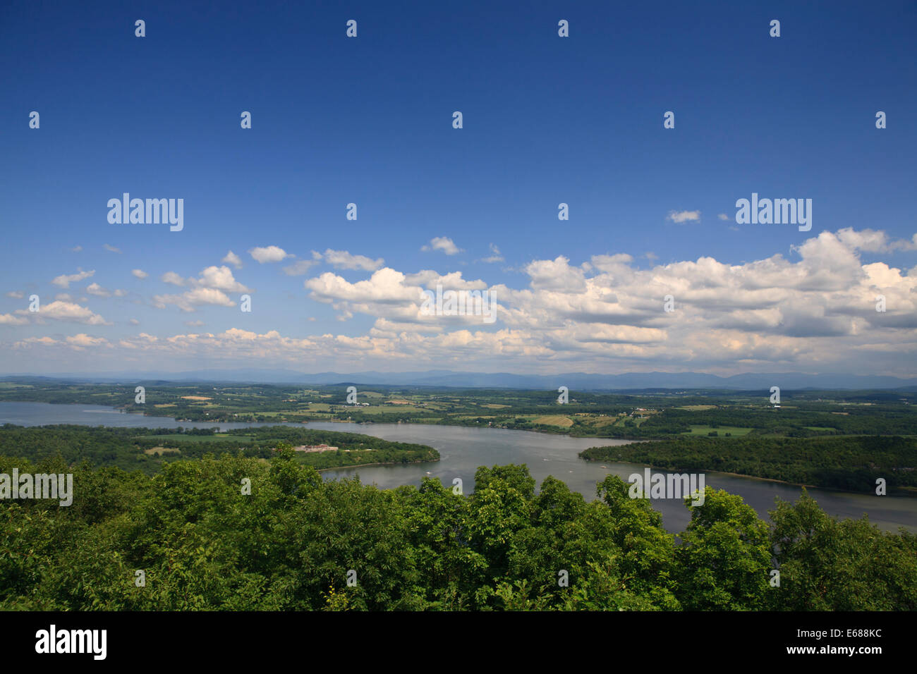 Blick auf Lake Champlain aus Mount Defiance, New York. Stockfoto