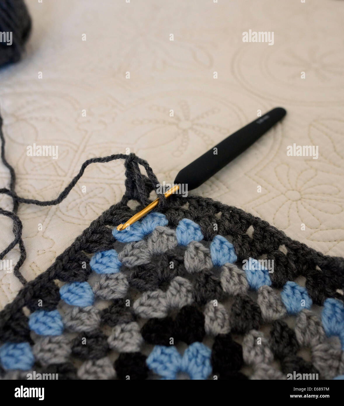 Häkeln ein Granny Square. Stockfoto