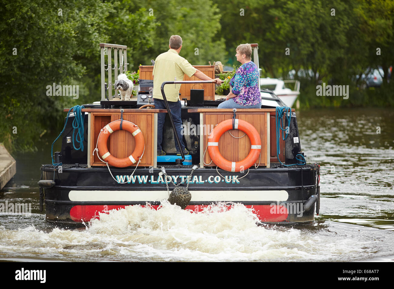 Nick und Gina Mead gehandelt ihre Arbeitsplätze für die Dame Krickente, ein Luxus-Boutique-Hotel-Hausboot in Burnley, Lancashire Stockfoto