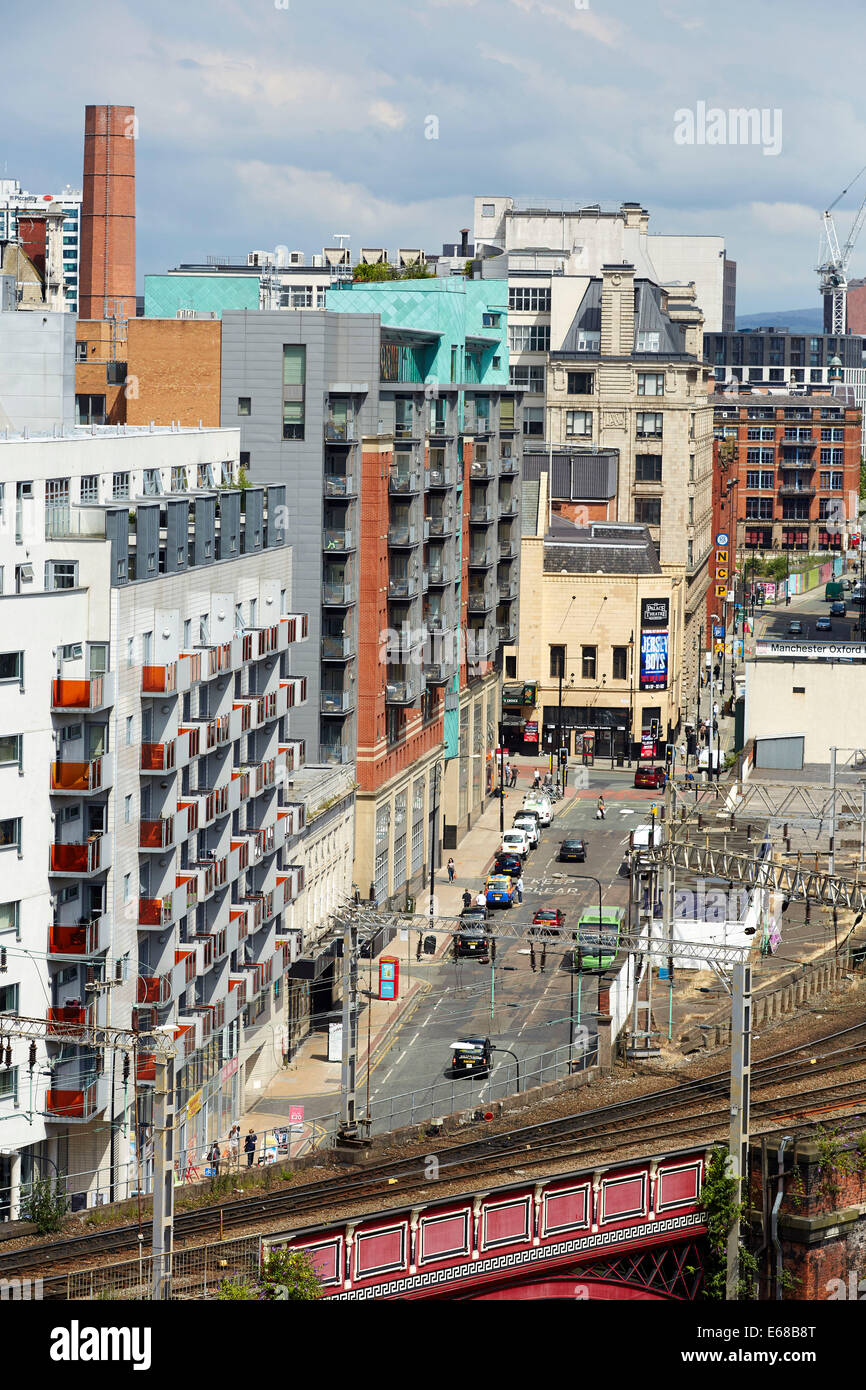 Whitworth Street Manchester Stadtzentrum, Wight sperrt er Gebäude (links) und das Schlosstheater Stockfoto