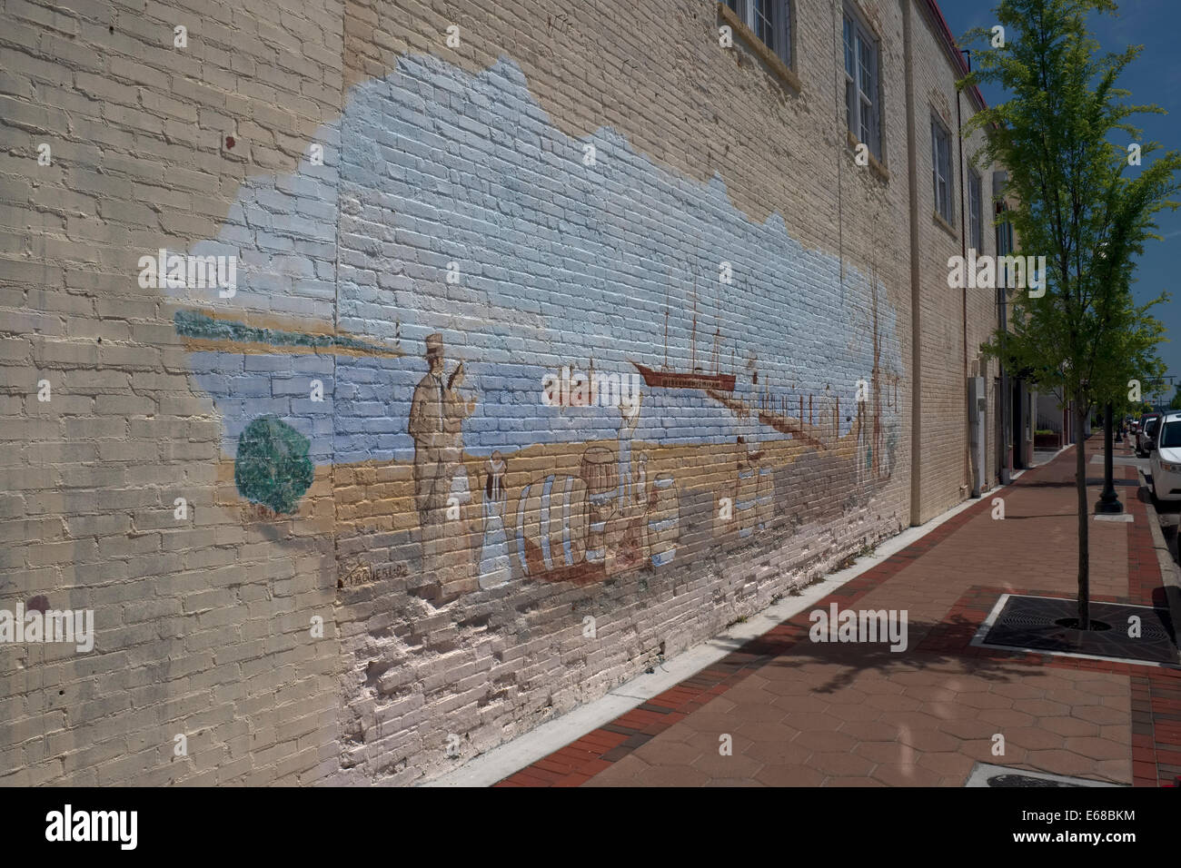 New Bern, North Carolina.  Wandbild auf Seite des Gebäudes entlang S. Front Street Stockfoto