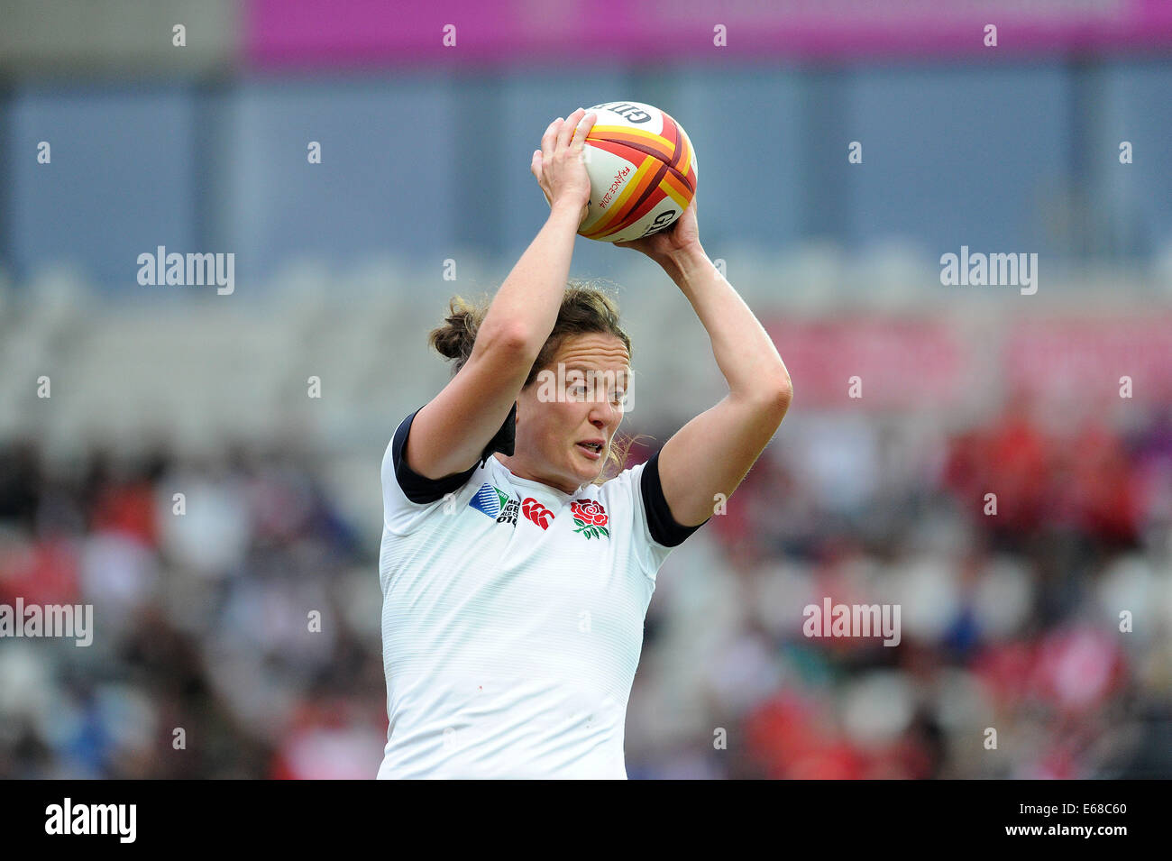 Paris, Frankreich. 17. August 2014. Womens Rugby-Weltmeisterschaft. England gegen Kanada. Emily Scarratt (Eng) Credit: Action Plus Sport/Alamy Live News Stockfoto