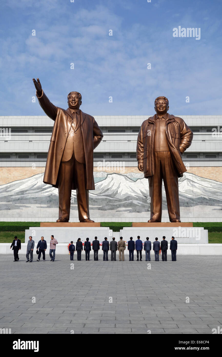 Die beiden Statuen der Liebe Führer In Grand Denkmal der Mansudae Hill, Pyongyang, Nordkorea Stockfoto