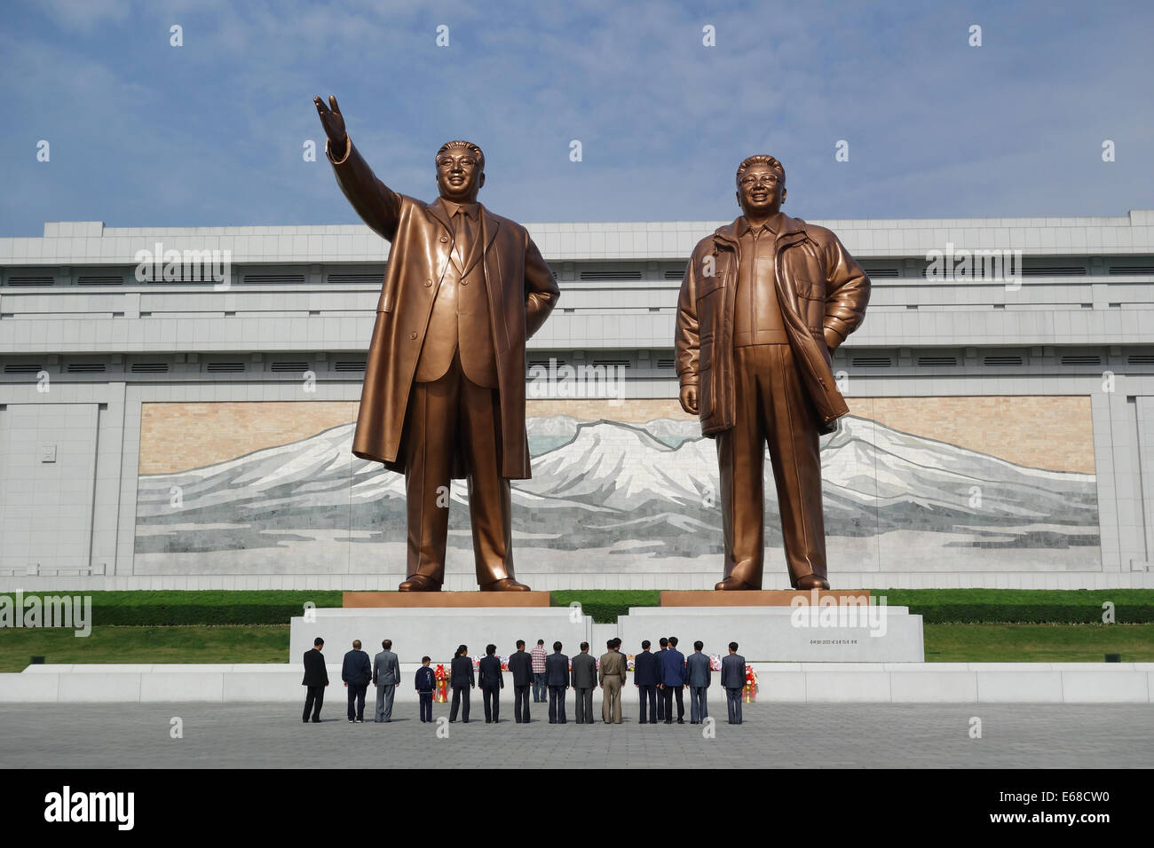 Die beiden Statuen der Liebe Führer In Grand Denkmal der Mansudae Hill, Pyongyang, Nordkorea Stockfoto