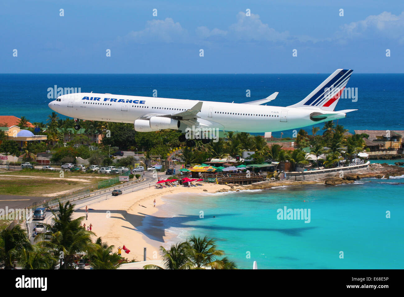 Air France Airbus A340300 geht in St. Maarten Flughafen über Maho Beach am Ansatz