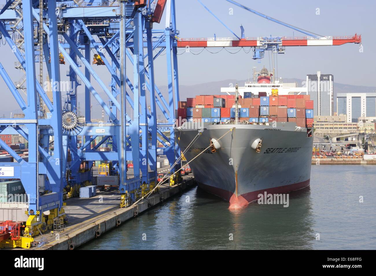 Hafen Genua (Italien), Containerschiff Stockfoto
