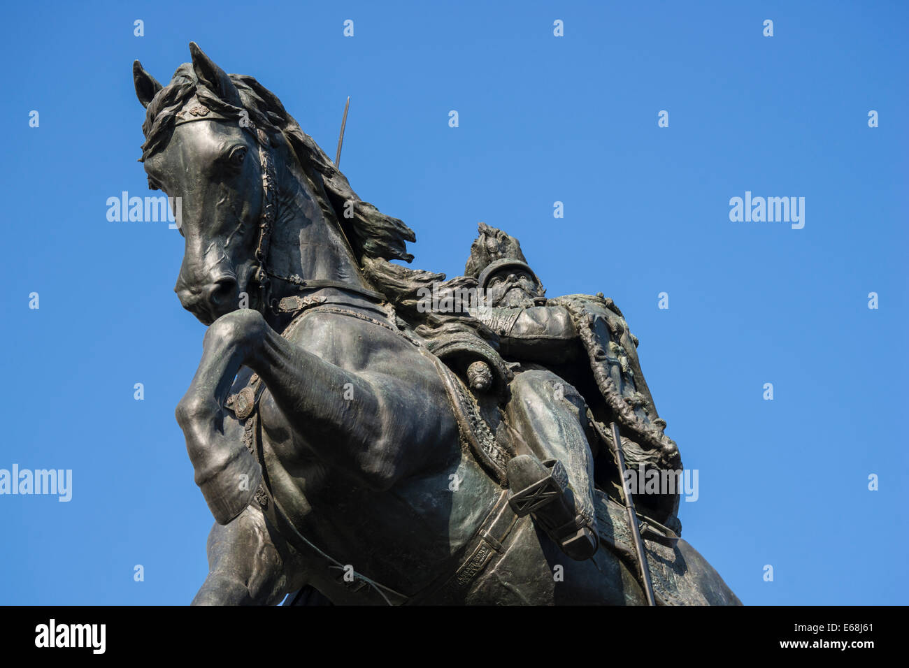 Nahaufnahme der Reiterstatue von Victor Emanuel II an der Uferpromenade des Castello Bezirk von Venedig. Stockfoto