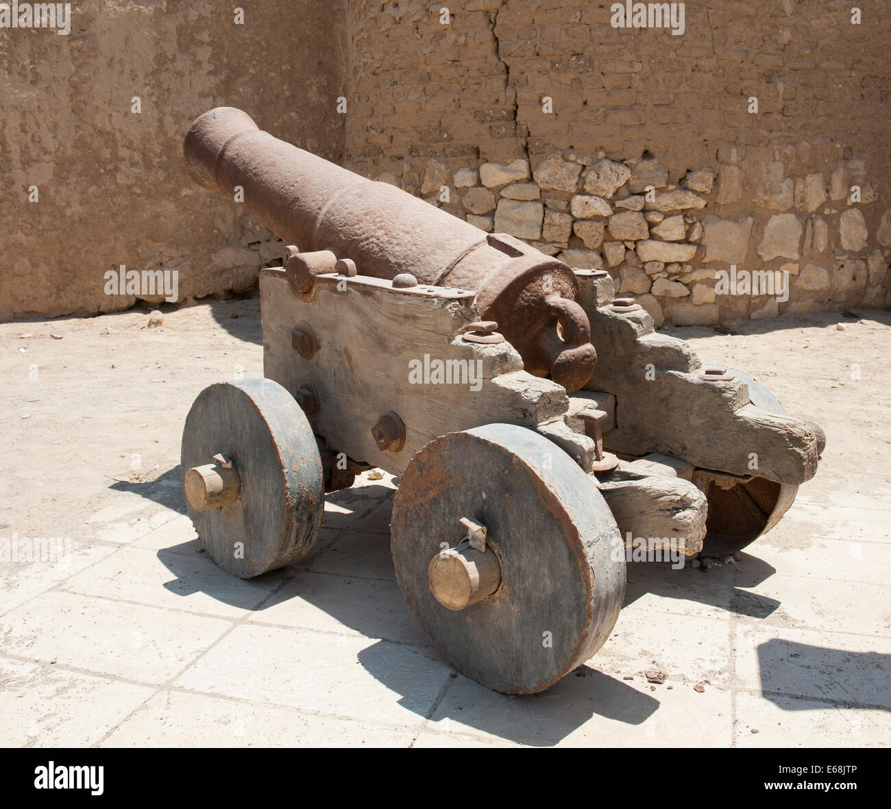 Alte verlassene napoleonische Kanonen auf einer verlassenen Römerkastells in El Quseir Ägypten Stockfoto