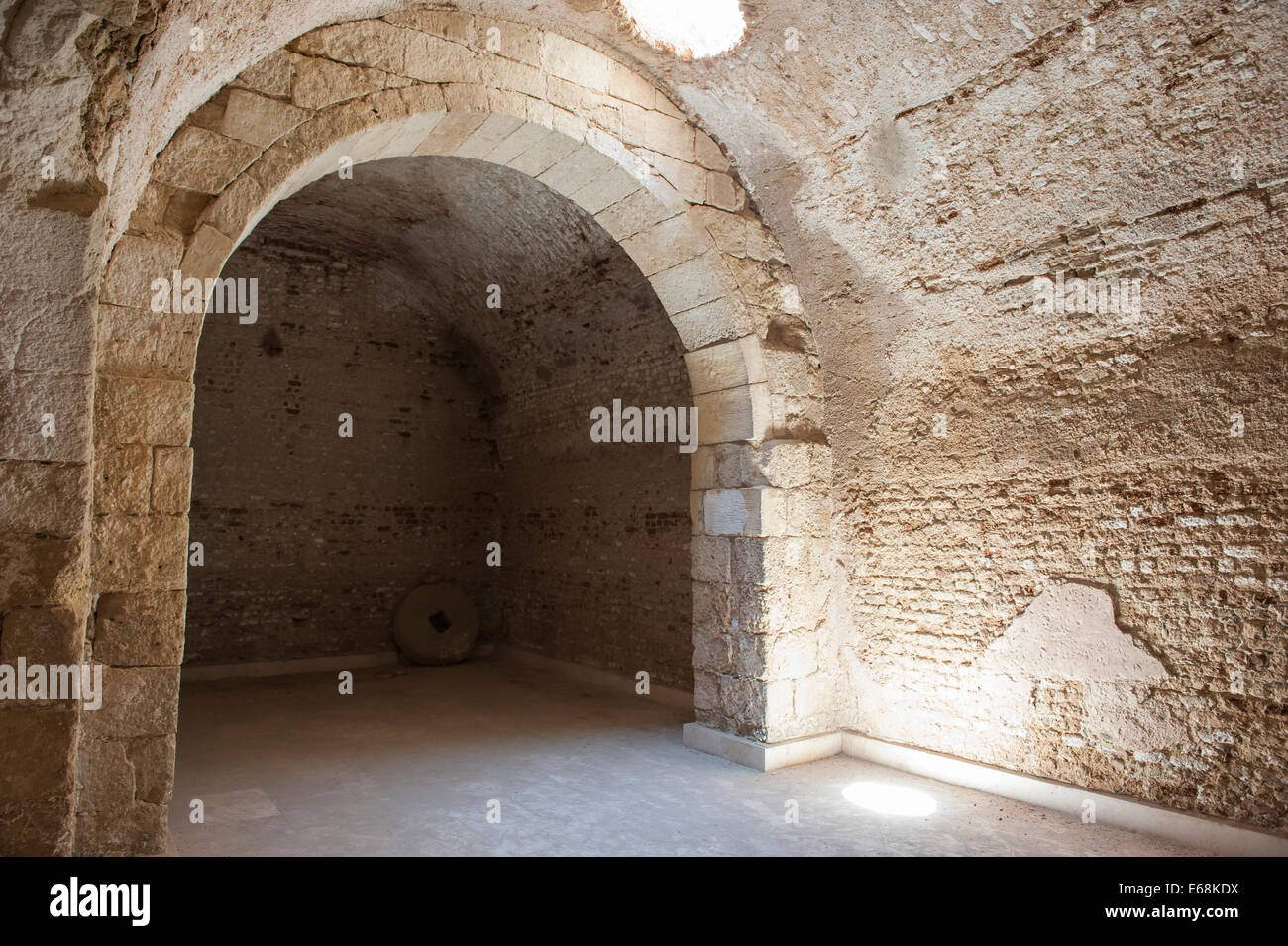 Innere Struktur einer alten alte römische Zisterne im osmanischen Festung El Queseir-Ägypten Stockfoto